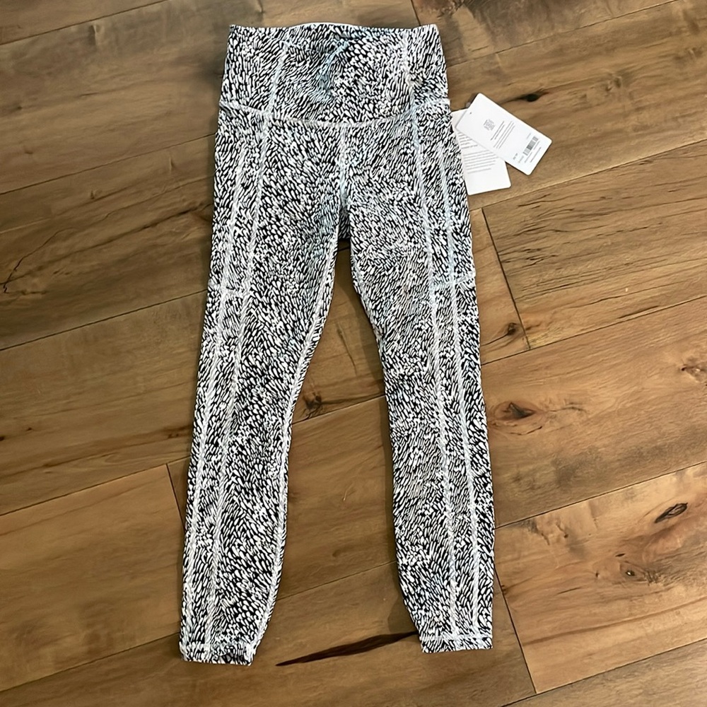 Athleta Ultimate Stash II Textured 7/8 Tight